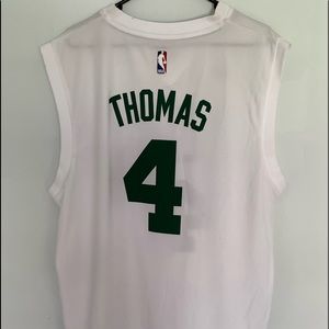 Boston Celtics XL Isaiah Thomas.